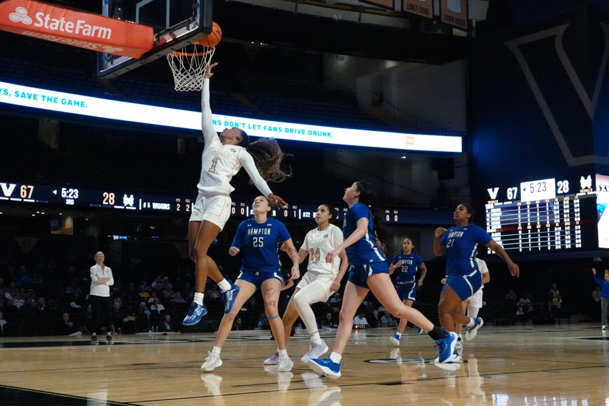 Mikayla Blakes flies in for a layup, as photographed on Nov. 20, 2024. (Hustler Multimedia/Payton Ohler)