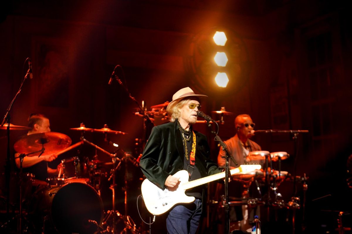 Daryl Hall on the guitar, singing out to the packed Ryman Auditorium, as photographed on Nov. 19, 2024. (Hustler Multimedia/Harmony Wang)