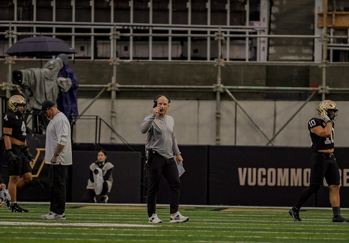 Clark Lea communicates with his coaching staff, as photographed on Nov. 9, 2024. (Hustler Multimedia/Miguel Beristain)