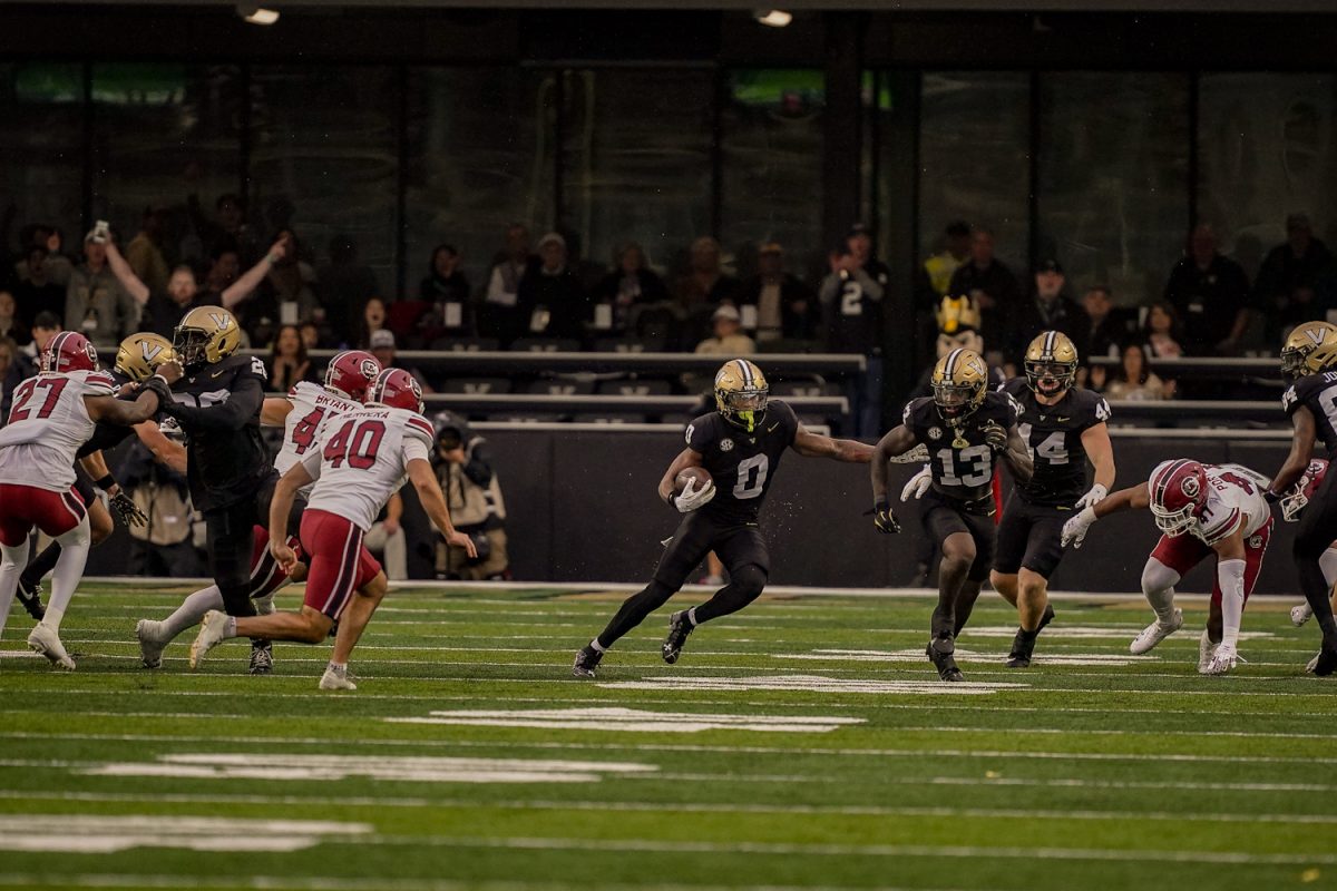 Junior Sherrill runs with the ball, as photographed on Nov. 9, 2024. (Hustler Multimedia/Miguel Beristain)