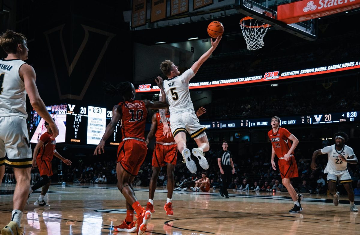 Tyler Nickel goes for a layup, as photographed on Nov. 10, 2024. (Hustler Multimedia/Vince Lin)
