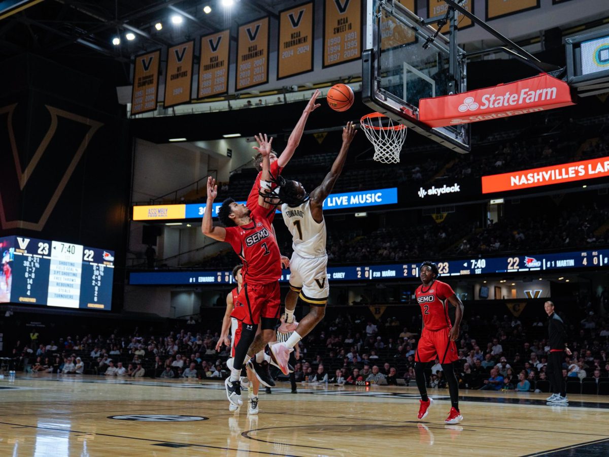 Jason Edwards goes for a contested layup, as photographed on Nov. 10, 2024. (Hustler Multimedia/Ophelia Lu)