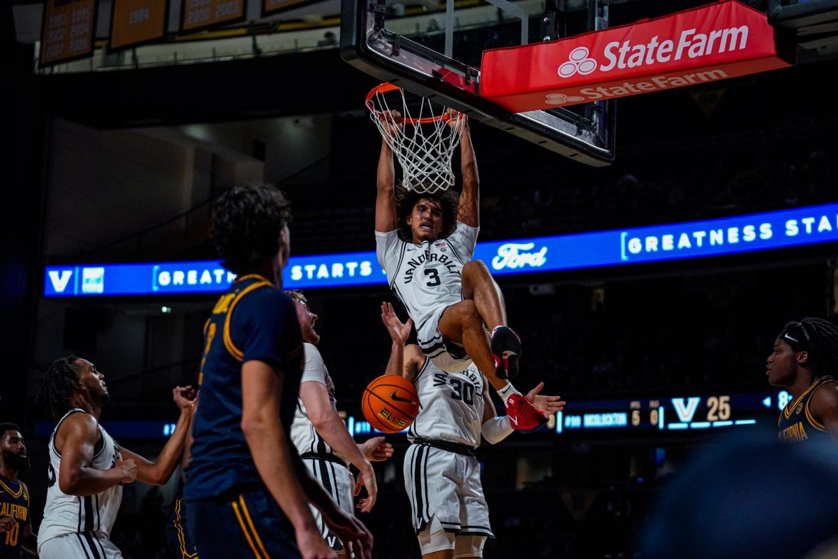 Tyler Tanner throws down a dunk against California, as photographed on Nov. 13, 2024. (Hustler Multimedia/Savannah Walske)