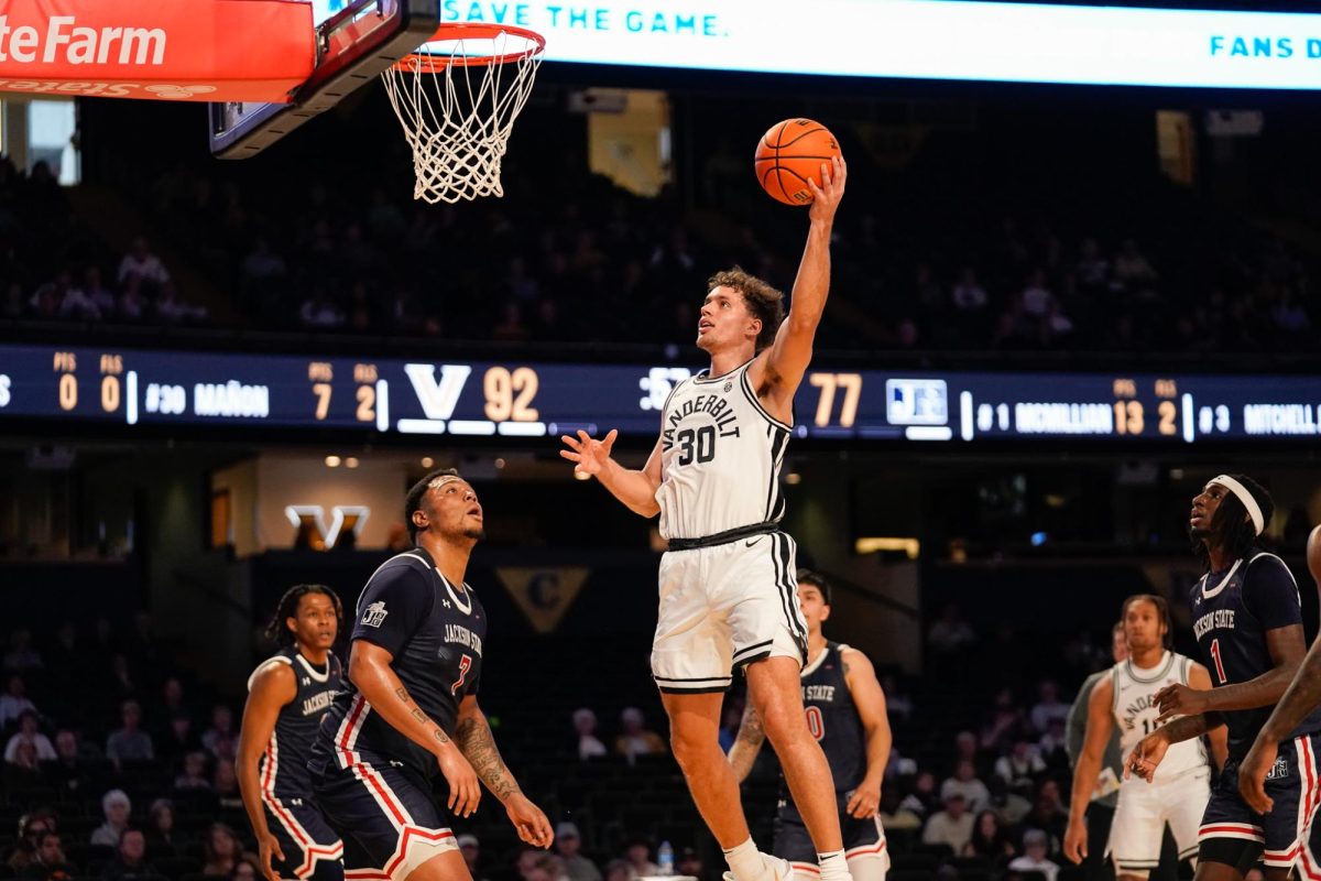 Chris Mañon leaps to complete a dunk during the game against Jackson State, as photographed on Nov. 16, 2024. (Hustler Multimedia/Alondra Moya)