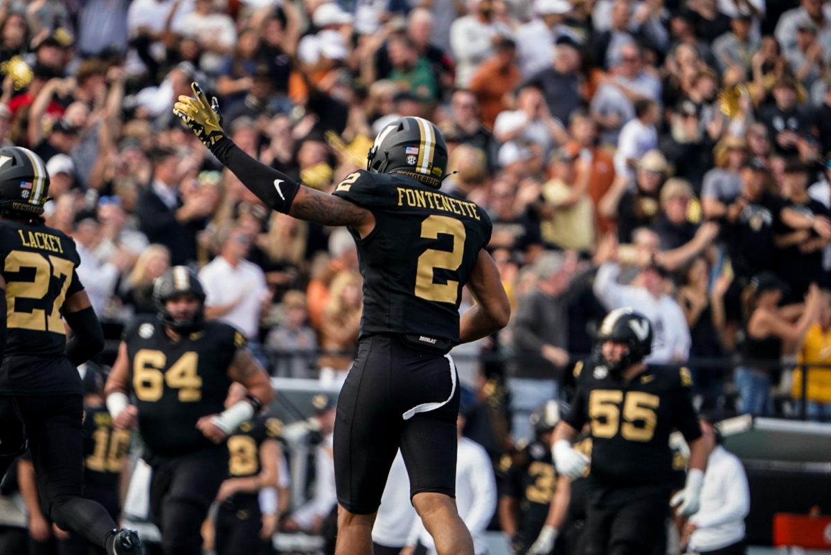 Randon Fontenette communicates with Vanderbilt's defense, as photographed on Oct. 26, 2024. (Hustler Multimedia/Michael Tung)