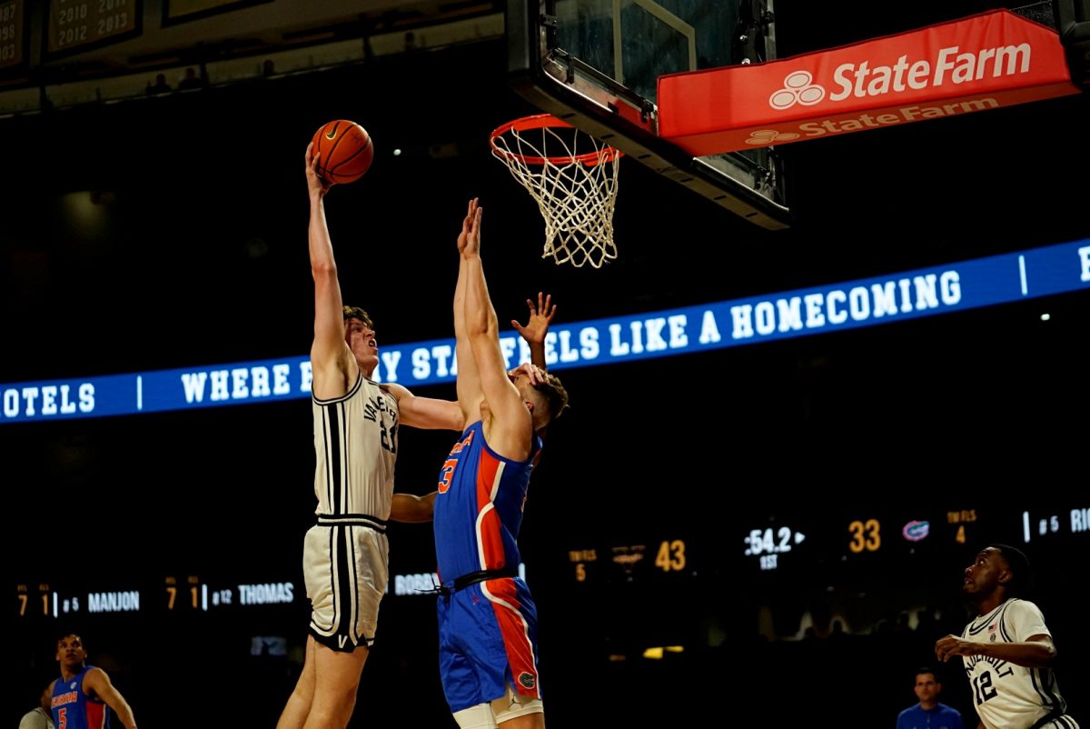 Liam Robbins hammers home a dunk, as photographed on Feb. 25, 2023 (Hustler Multimedia/Narenkumar Thirmiya)