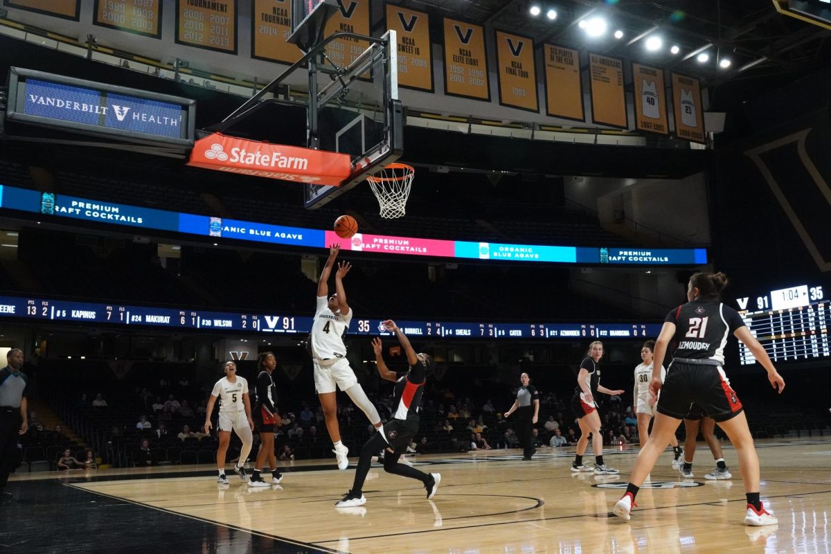 Madison Greene goes for the layup, as photographed on Nov. 8, 2024. (Hustler Multimedia/Natalie Do Amaral)