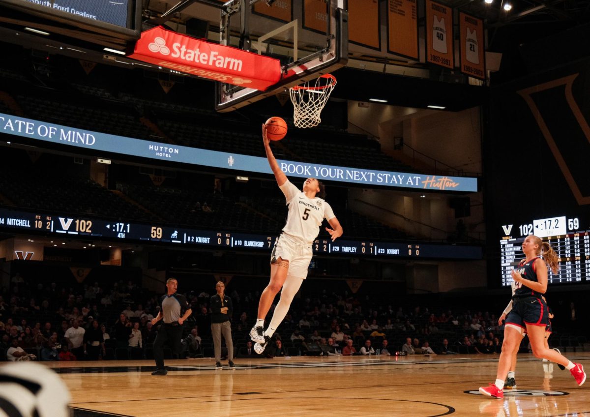 Leilani Kapinus soars for a layup, as photographed on Nov. 22, 2024. (Hustler Multimedia/Nafees-ul Haque)