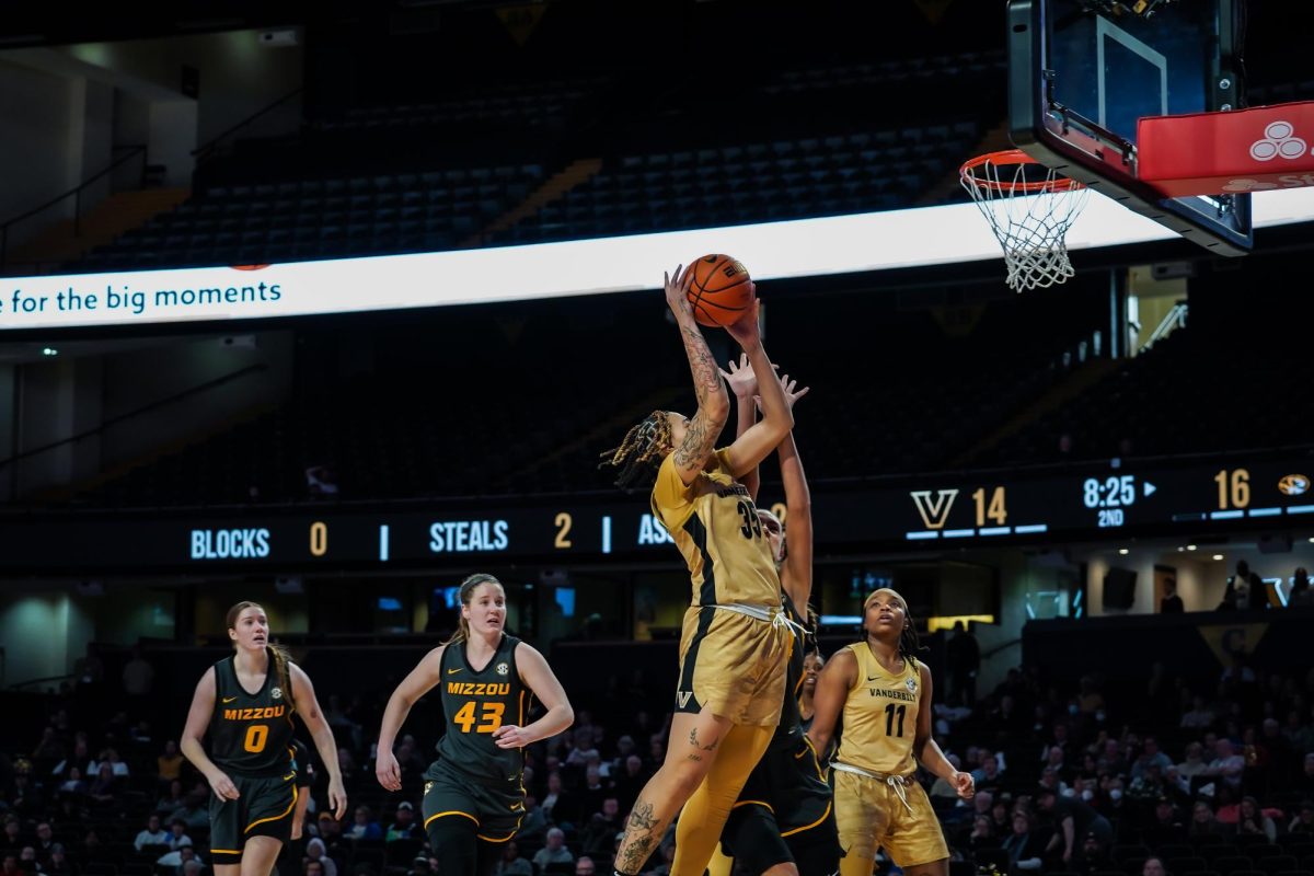 Sacha Washington goes to the basket, as photographed Jan 14, 2024 (Hustler Multimedia/Miguel Beristain)