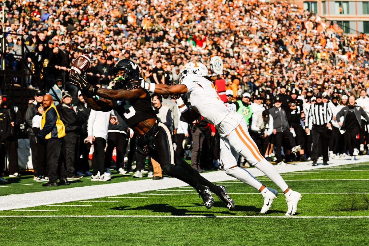 Quincy Skinner Jr. dives for a pass, as photographed on Nov. 30, 2024. (Hustler Multimedia/Barrie Barto)