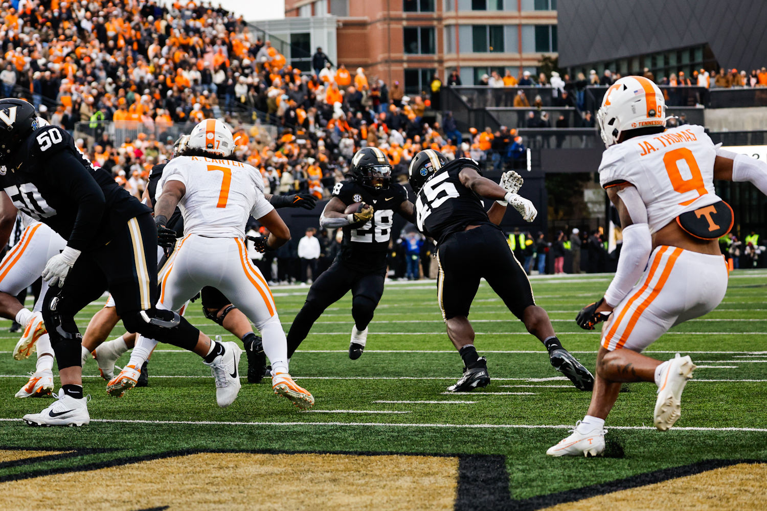 Sedrick Alexander rushes towards the end zone, as photographed on Nov. 30, 2024. (Hustler Multimedia/Barrie Barto)