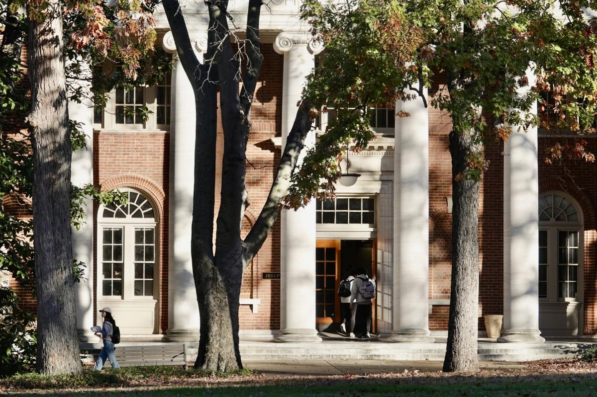 Students walk into Hobbs Hall, as photographed on Nov. 20, 2024. (Hustler Multimedia/Izabela Bisiak)