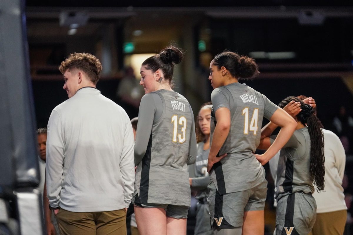 Justine Pissott and Aiyana Mitchell huddle with the team, as captured on December 1, 2024. (Hustler Multimedia/Savannah Walske)