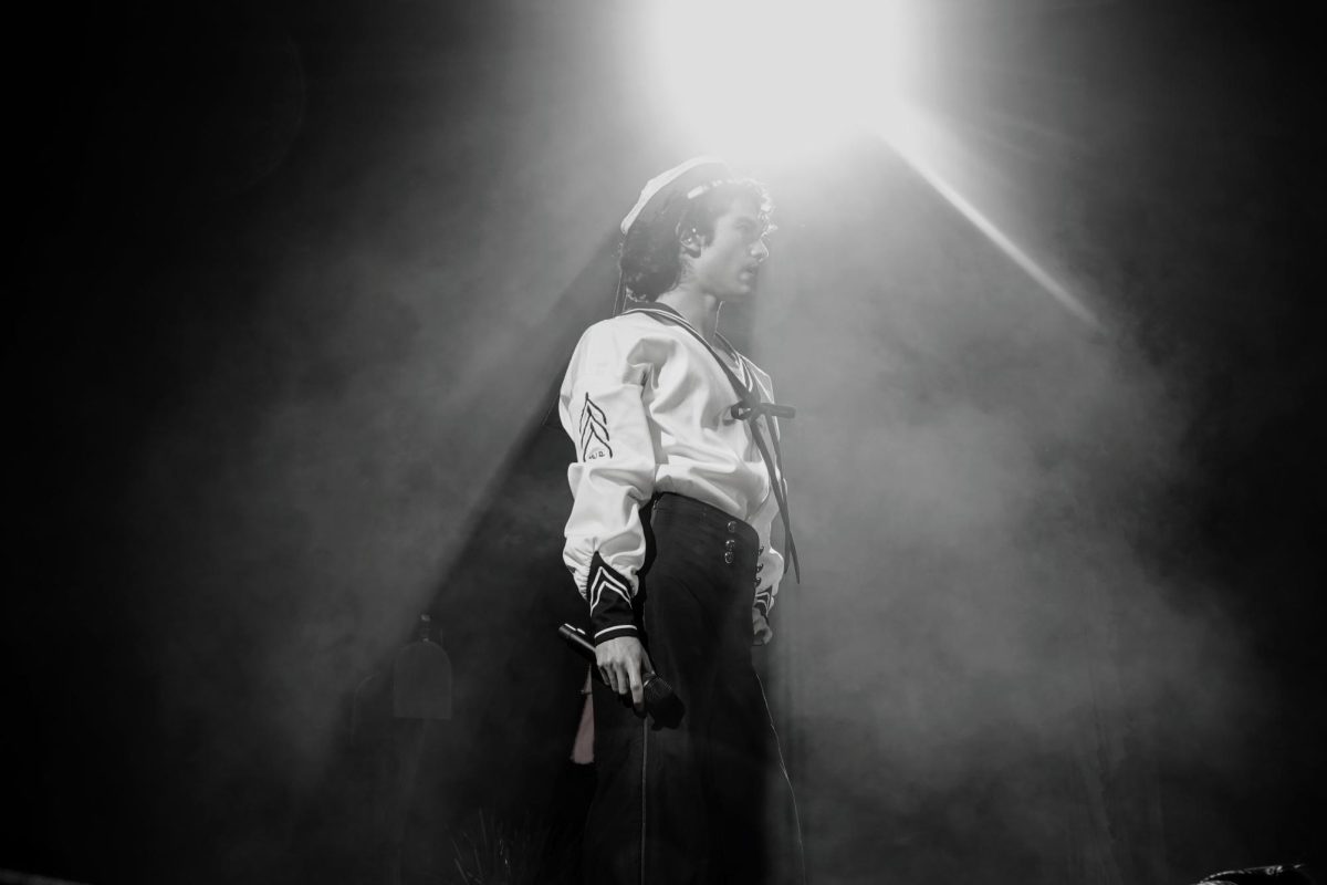 Conan Gray pausing at the end of a song, as photographed on Sept. 24, 2025 (Hustler Multimedia/Alysia Shang) 