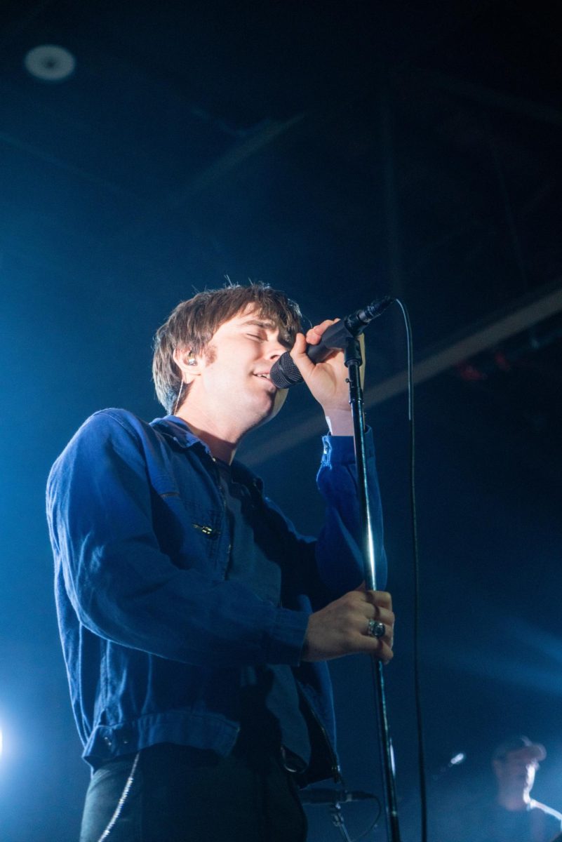 Matt Maltese sings passionately into the microphone, as photographed on Sept. 16, 2025. (Hustler Multimedia/Lucas Zhang) 
