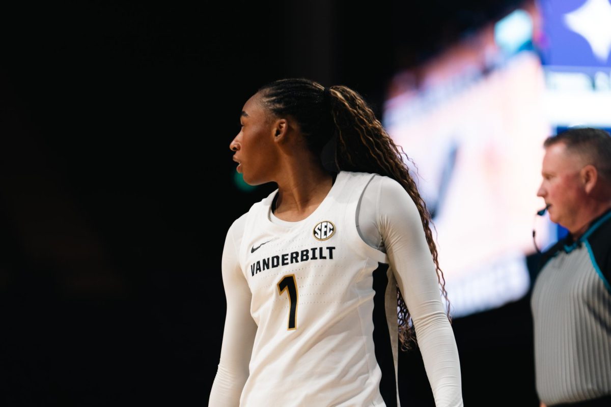 Mikayla Blakes looks off the side towards a basketball off frame, as photographed on Nov. 10, 2025. (Hustler Multimedia/Abbie Bobeck) 