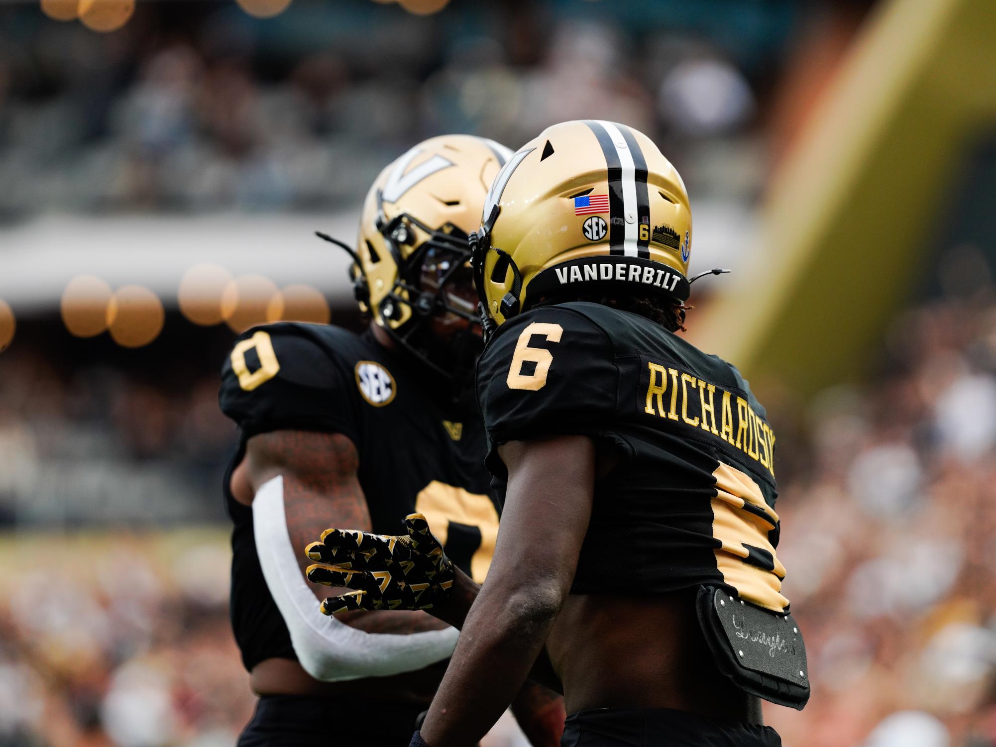 Tre Richardson and Junior Sherrill huddle together after a play, as photographed on Nov. 22, 2025. (Hustler Multimedia/Ophelia Lu)