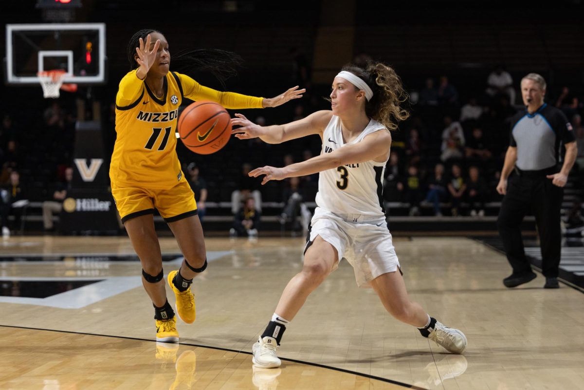 Aubrey Galvan passes the ball to her right, as photographed on Jan. 8, 2026. (Hustler Multimedia/Abbie Bobeck)