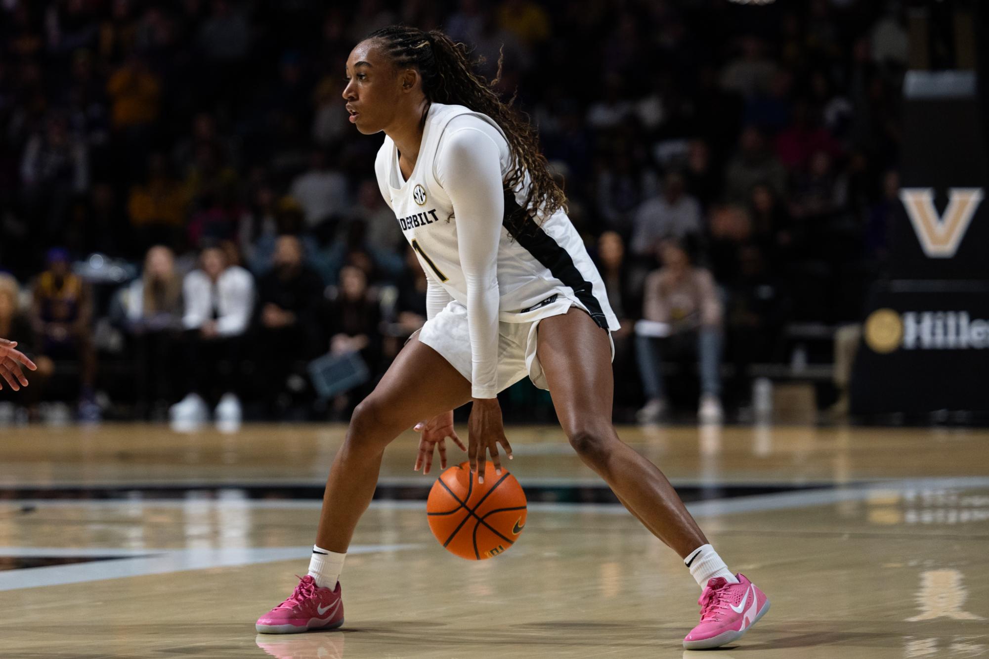 Mikayla Blakes dribbles the basketball, as photographed on Jan. 4, 2026. (Hustler multimedia/Abbie Bobeck)