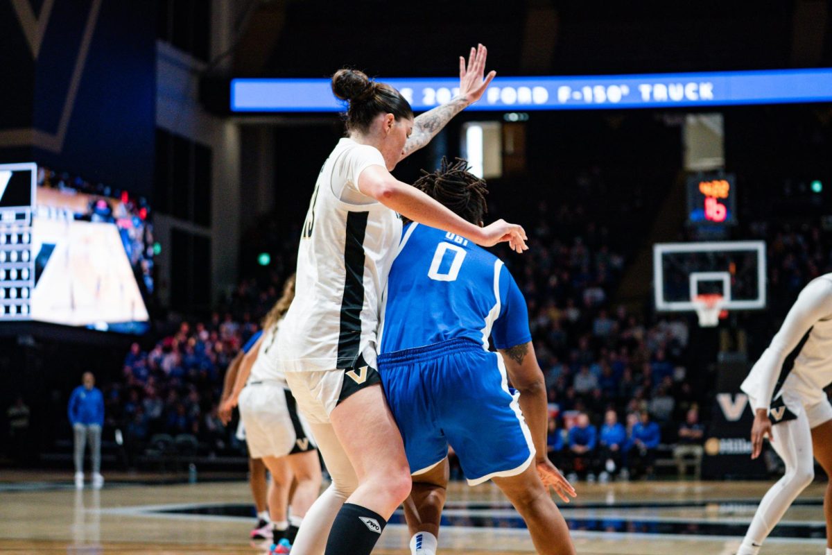 Justine Pissott defends Kentucky guard Jordan Obi, as photographed Feb. 22, 2026. (Hustler Multimedia/Savannah Walske)