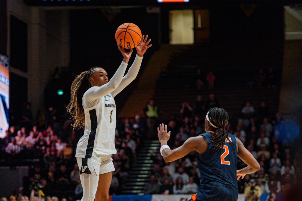 Mikayla Blakes shoots over an Illinois defender, as photographed March 23, 2026. (Hustler Multimedia/Savannah Walske)