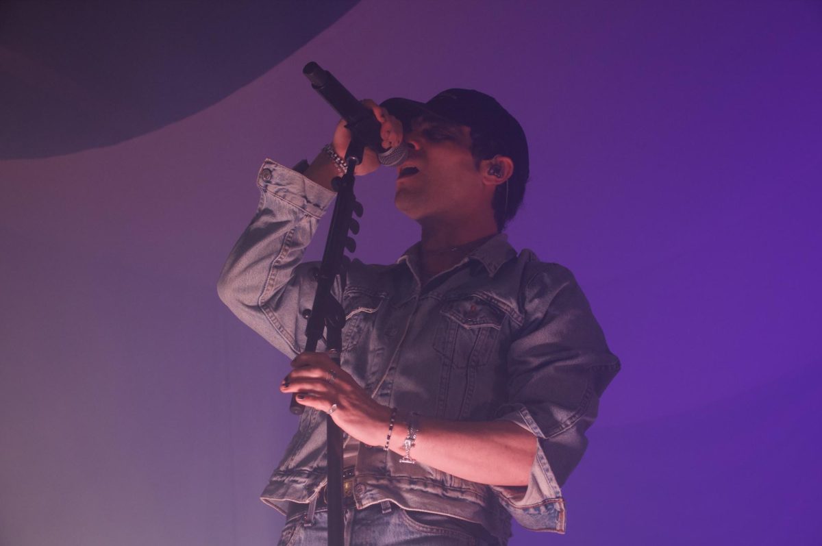 Del Water Gap sings into the microphone, as photographed Feb. 27, 2026. (Hustler Multimedia/Shayna Kar)