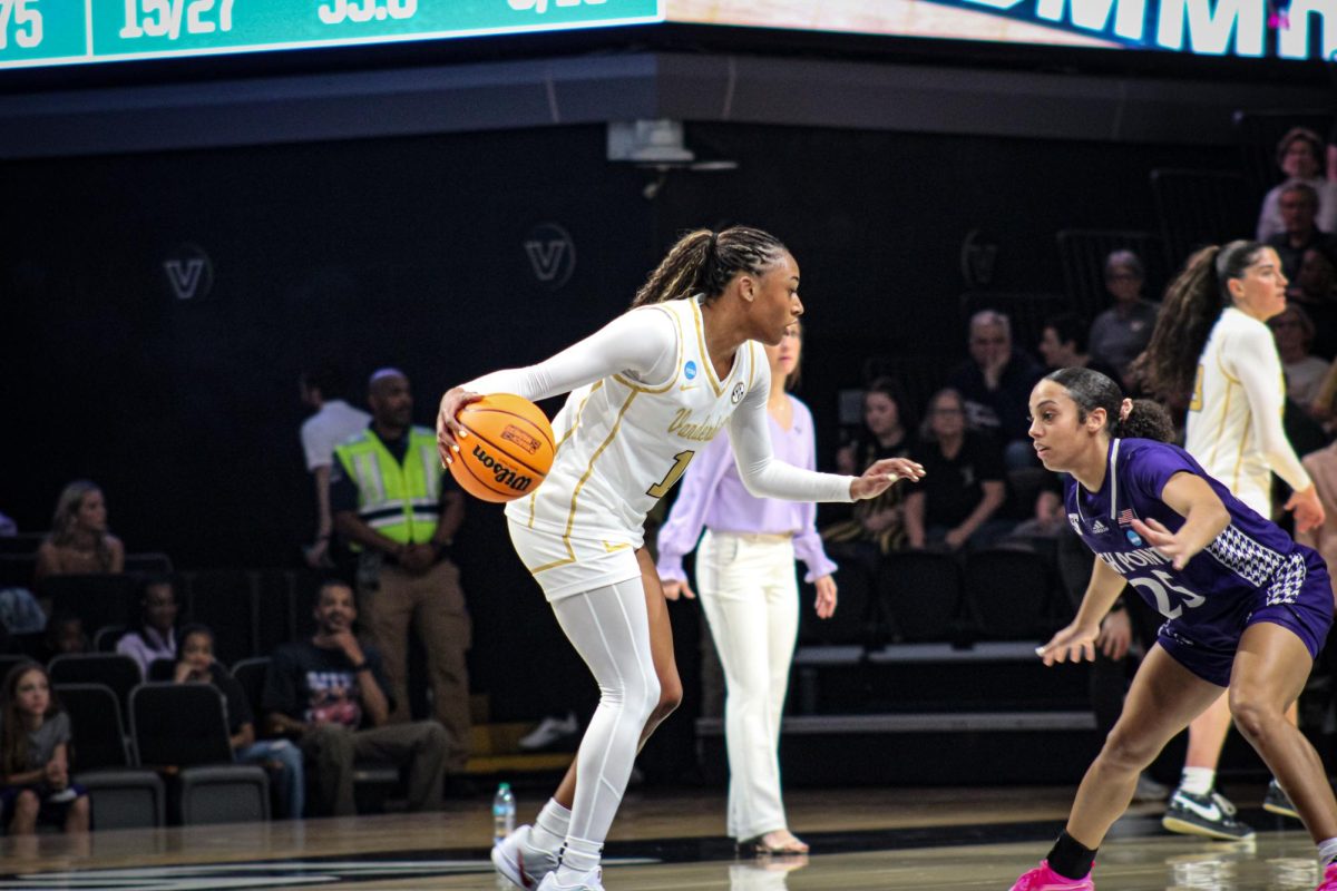 Mikayla Blakes dribbles the basketball, as photographed March 21. (Hustler Multimedia/Rachel Loomis)