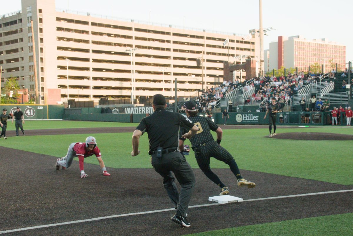 This week’s photos capture faithful worship at “Come As You Are,” a bittersweet defeat for Vanderbilt Baseball and a blowout victory for Vanderbilt’s Men Tennis.