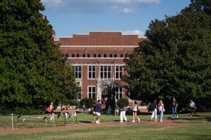 Students walk on Library Lawn, as photographed Sept. 9, 2025. (Hustler Multimedia/Shayna Kar)