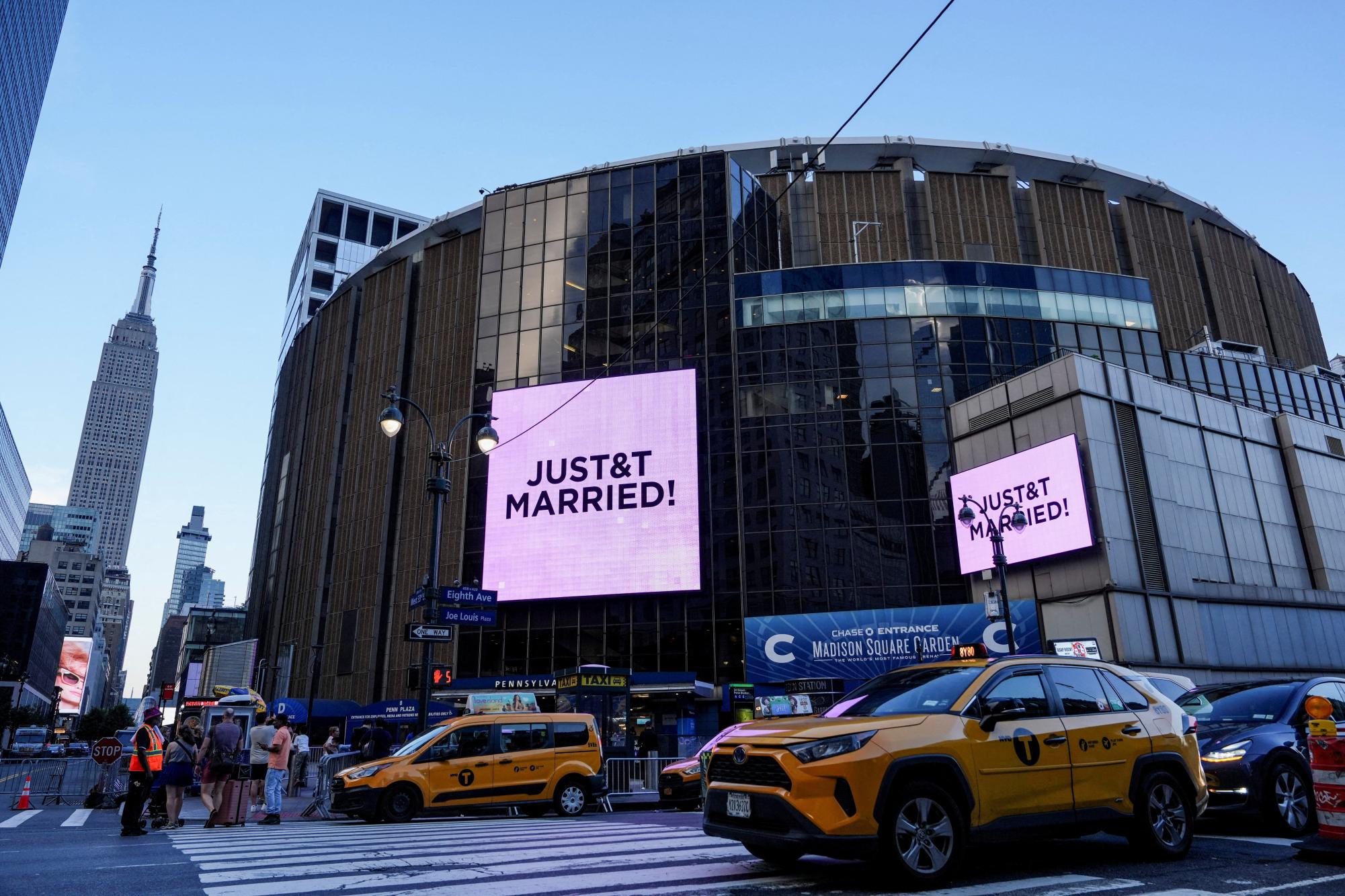 Screens display a message referencing singer Taylor Swift and National Football League (NFL) player Travis Kelce outside Madison Square Garden, the venue for their reported wedding celebrations, in New York, U.S., July 3, 2026.  REUTERS/Adam Gray